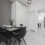Elegant Muranow Ideal For Remote Work By Renters Lejlighed *