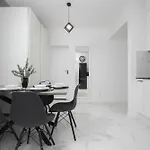 Elegant Muranow Ideal For Remote Work By Renters Apartament