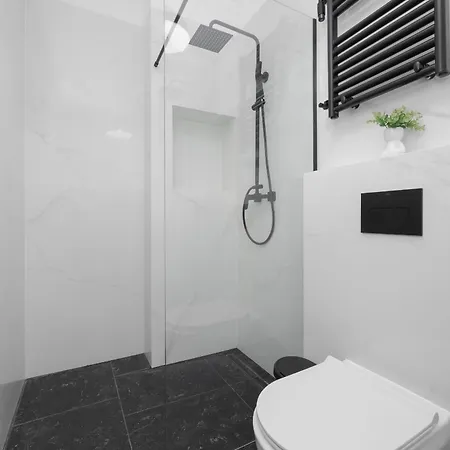 Elegant Muranow Ideal For Remote Work By Renters