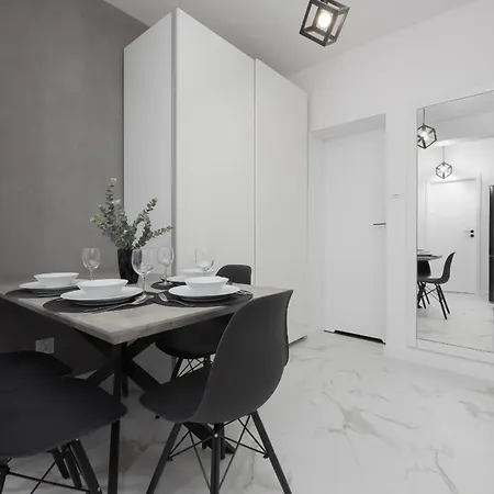 Elegant Muranow Ideal For Remote Work By Renters דירה *