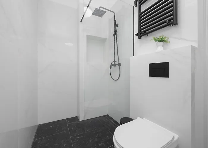 Elegant Muranow Ideal For Remote Work By Renters