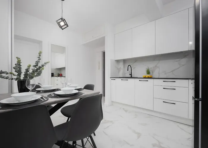 Elegant Muranow Ideal For Remote Work By Renters