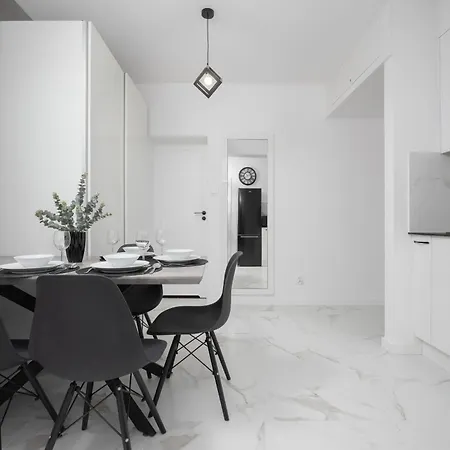 Elegant Muranow Ideal For Remote Work By Renters Lejlighed